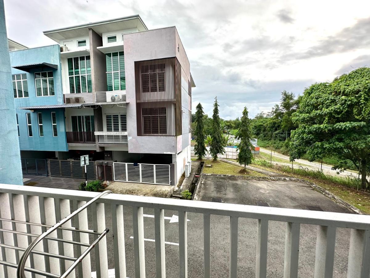 Springfield 3-Storey Cheerful Townhouse #Yoyo Homestay ซันดากัน ภายนอก รูปภาพ