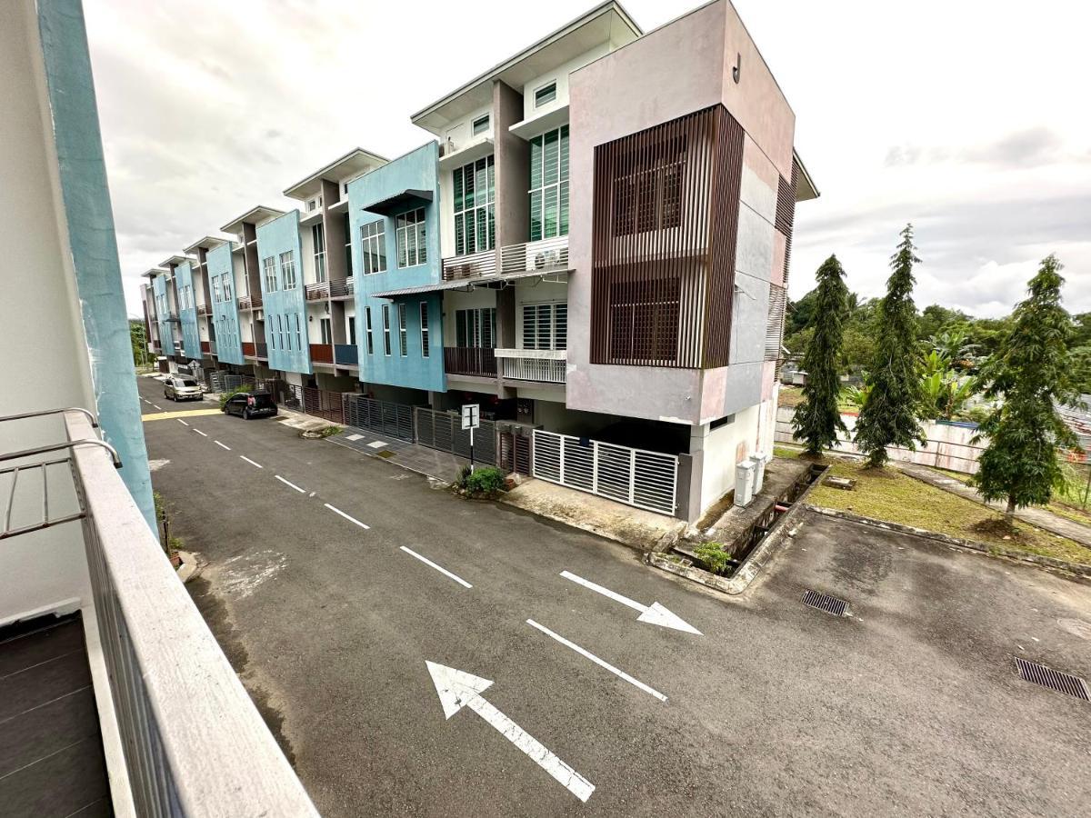 Springfield 3-Storey Cheerful Townhouse #Yoyo Homestay ซันดากัน ภายนอก รูปภาพ