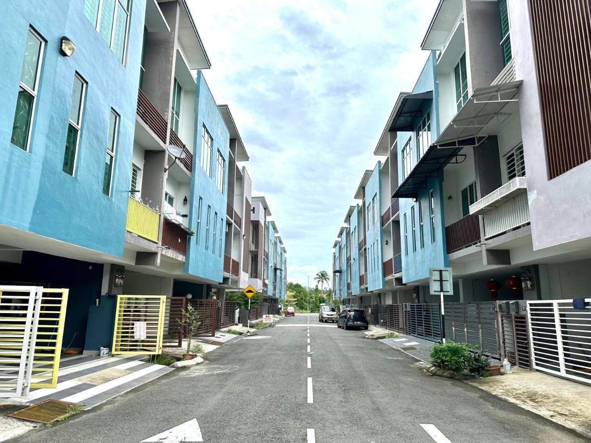 Springfield 3-Storey Cheerful Townhouse #Yoyo Homestay ซันดากัน ภายนอก รูปภาพ